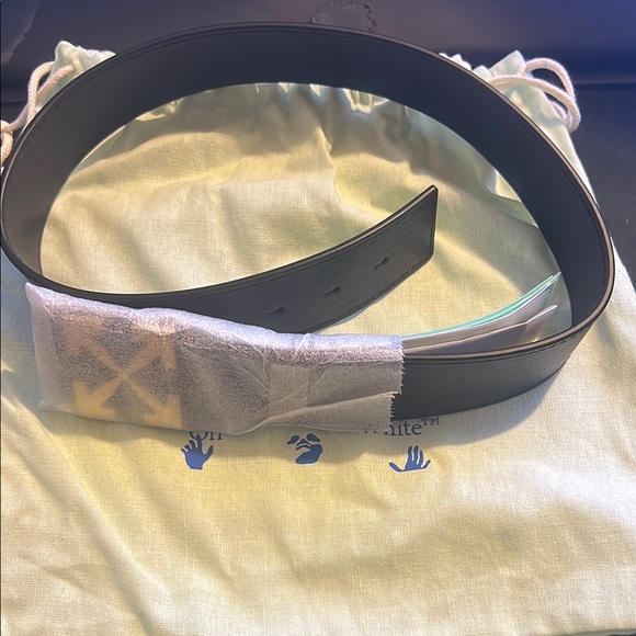 Off-White Black Belt Modern Design - Picture 1 of 3
